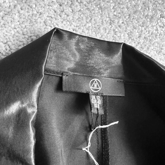 missguided 100% polyester satin blazer in black - Picture 3 of 11